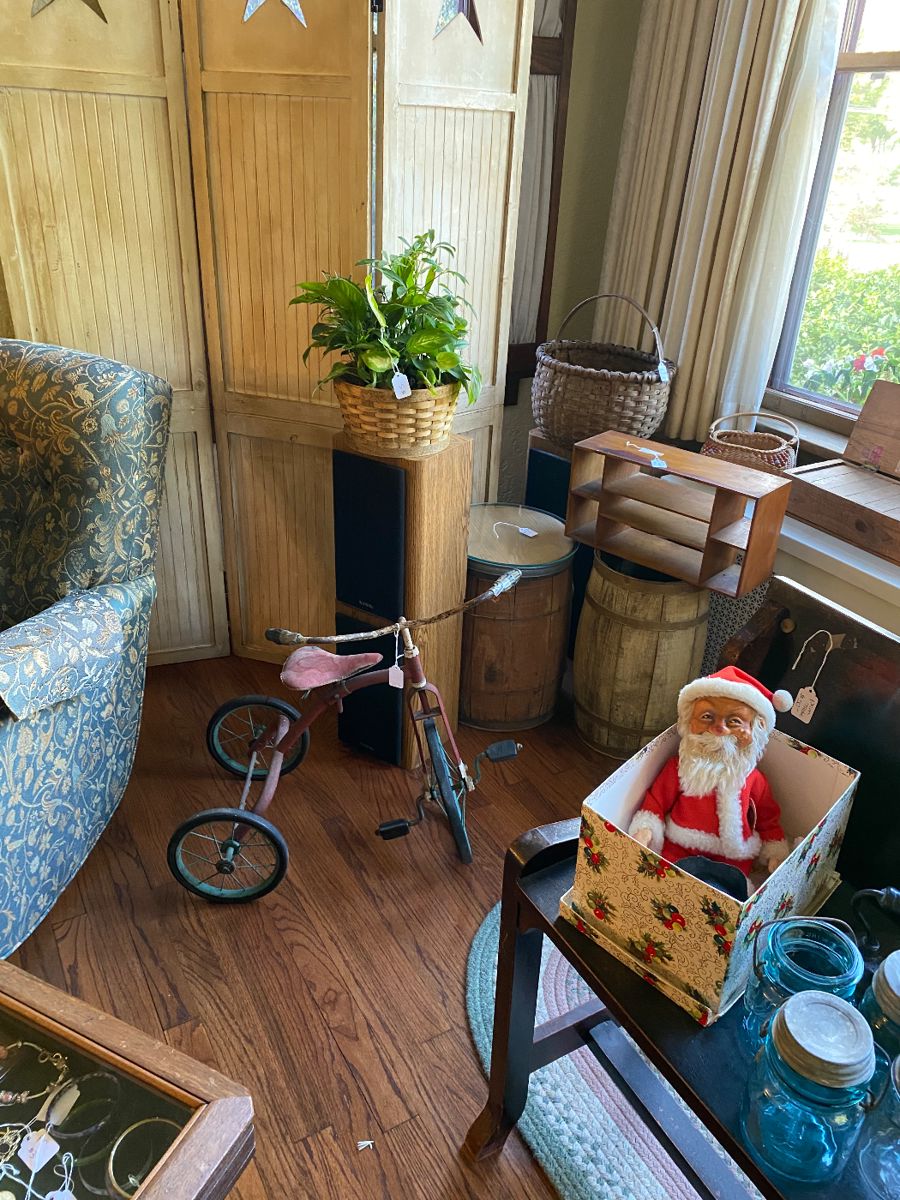 Estate Sale in Wheaton, IL starts on 10/12/2023