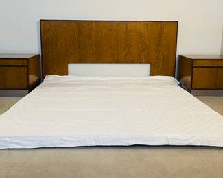 Stunning Mid Century King Size Bed with (2) Matching Nightstands