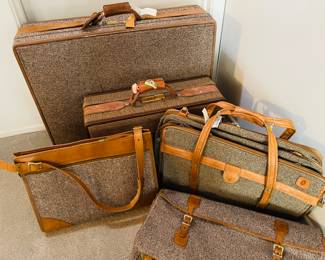 Cool Vintage. Set of Tweed Hartman Luggage