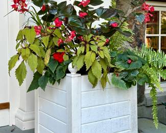 (4) Lightweight Planters