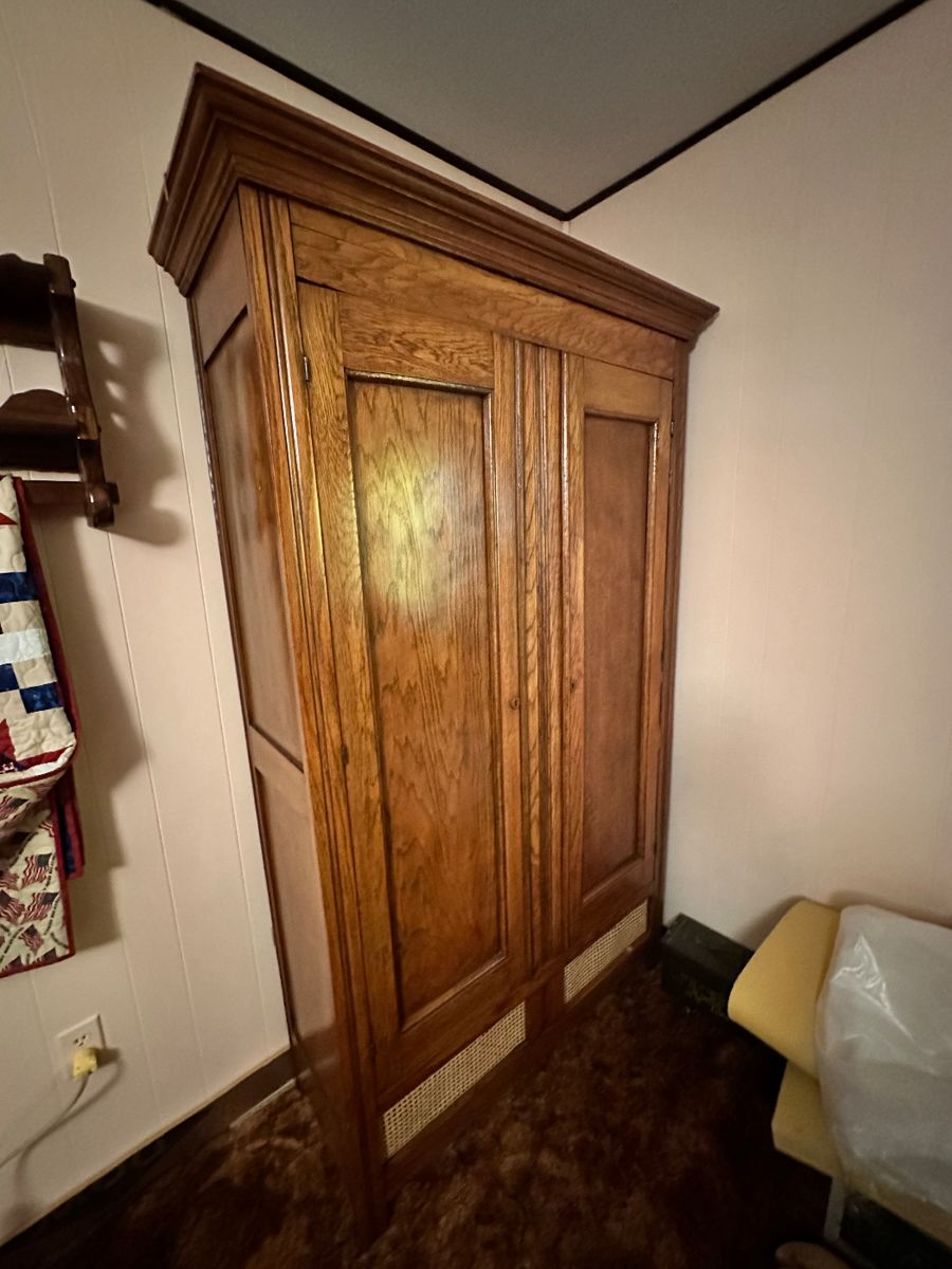 Easterling Living Estate Sale Old Town KY... starts on 10/19/2023