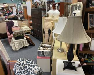 bedroom furniture chairs 