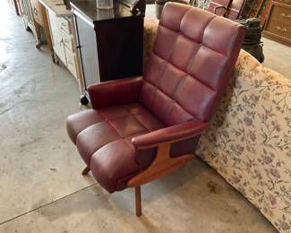VINTAGE RECLINER 