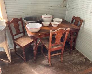 GREAT OLD TABLE AND CHAIRS.  NEEDS TO BE RESTORED 
