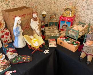 VINTAGE HOLIDAYS COLLECTIBLES 