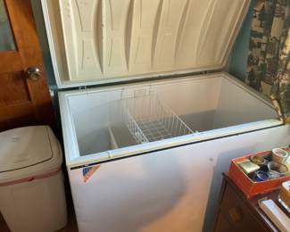 LIKE NEW FREZZER CHEST 