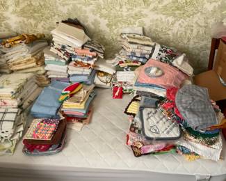 GREAT OLD AND VINTAGE LINNENS 