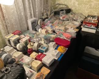 MISCELLANEOUS HOUSE GOODS.  CLOOKS, TIMMERS