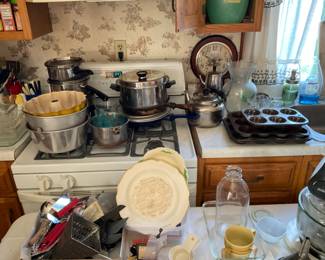 LOTS OF COOKWARE