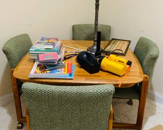 SMALL TABLE WITH 4 CHAIRS