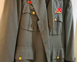 FULL BIRD COLONEL US ARMY AND MEDICAL DOCTOR'S UNIFORM WITH INSIGNIA