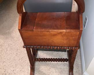 END TABLE JENNIE LYNN BOX