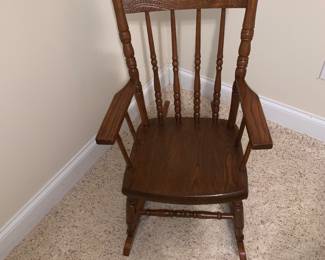 ANTIQUE ROCKING CHAIR