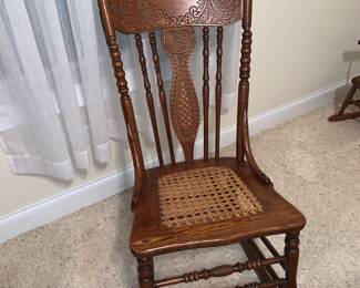 ANTIQUE ROCKING CHAIR