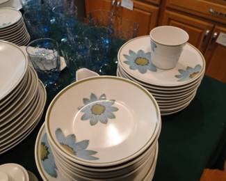 Beautiful blue floral print on this set, without being too over the top