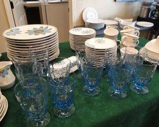 Complete set to set a very nice table 