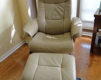 Now that is a chair.........."Scotty, warp speed!". Ay, Captn!