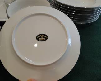 Silver and white are the two classic colors when it comes to china and the china pattern