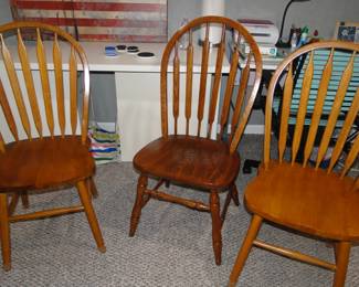 More additional seating for cards, or eating, or talking and drinking