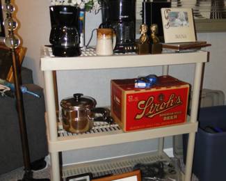 A few coffee makers, Strohs vintage beer box