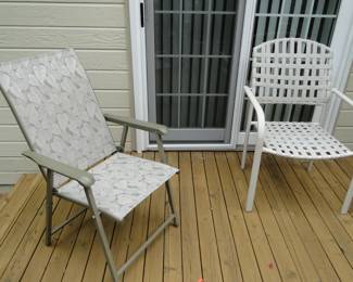 Folding patio chair