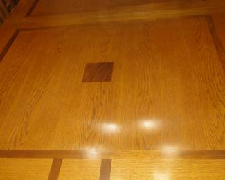 Just look at that detail on the table top