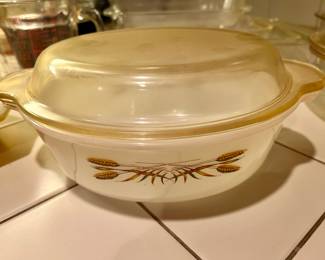 Fire King 1.5 Qt Wheat Casserole Dish with Lid 