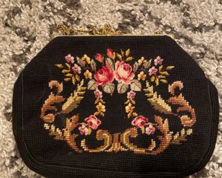 Floral Design Embroidered Coin Purse