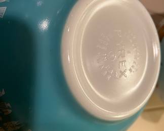 Set of 3 Pyrex Nesting Amish Butternut Cinderella Pyrex Mixing Bowls