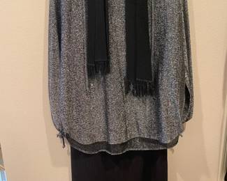 Ample Lodge Black/Gray Long Sleeve Blouse