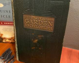 1941 The New Garden Encyclopedia