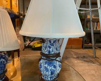 Blue/White Asian Urn Style Lamp 