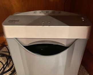 Staples Paper Shredder - SPL-616X