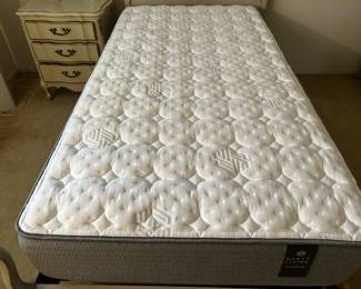 Ultra plush twin mattress-, boxsprings. Clean and like new.
