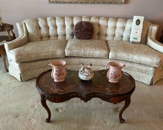 Gorgeous curved sofa.