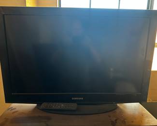 Samsung TV, no remote.  Will accept offers