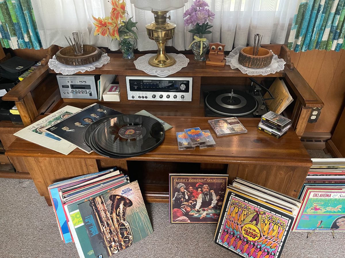 Great Harper Creek area Estate Sale! Featuring... starts on 10/12/2023