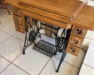 Antique singer sewing machine 