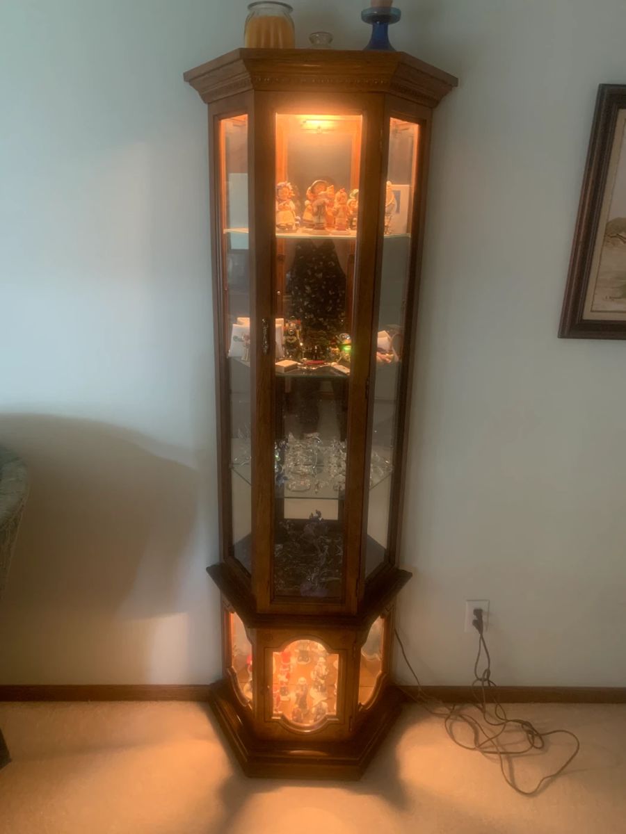 Light curio cabinet - SOLD