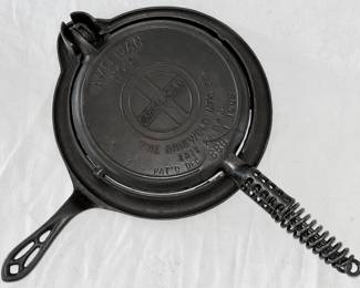 GRISWOLD “AMERICAN NO. 8” CAST IRON WAFFLE IRON 
