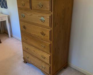 Oak chest of drawers