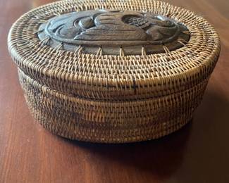 Woven grass box w/carved wood inset