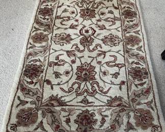 Oriental rug 4' x 2'5"
