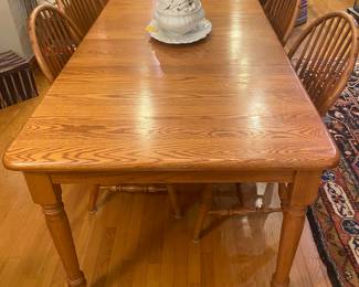 Oak dining table & 4 Windsor style chairs