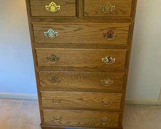 Oak chest of drawers