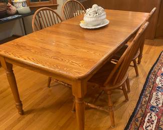 Oak dining table & 4 Windsor style chairs