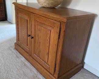Oak 2 door cabinet
