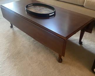 Drop-leaf coffee table