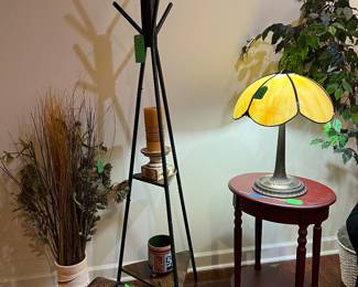 coat rack/table; round table