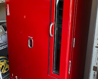 VENDO 110 Coca-Cola machine